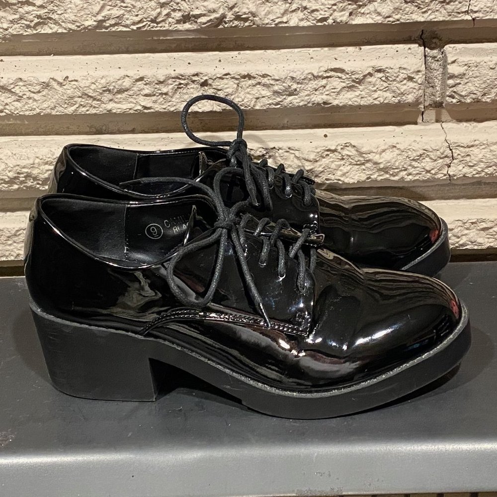 Bella Marie patent tie-up loafers - Picture 2 of 10